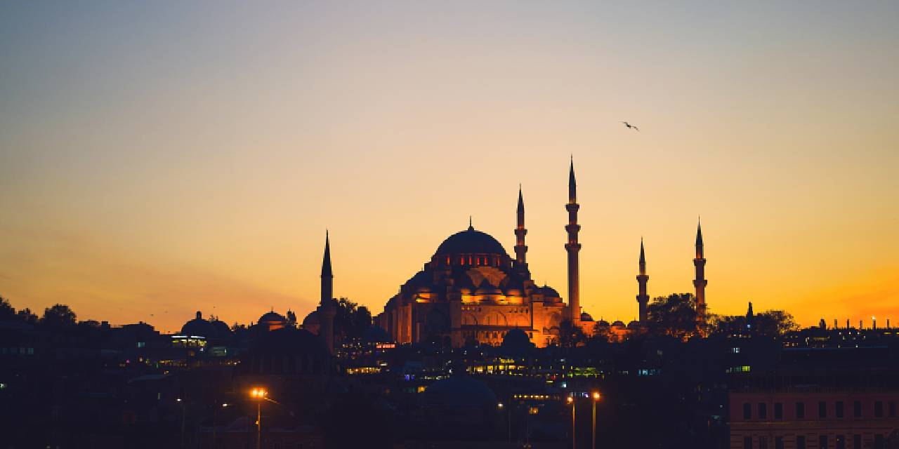3 Nisan 2023 iftar ve imsak vakitleri ne zaman? İstanbul, İzmir ve Ankara için iftar saatleri...