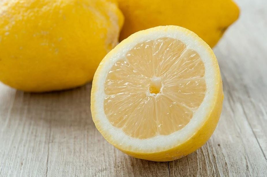 Kesilen limonun yarısını buzdolabına koyanlar dikkat. Ölümcül olabilir