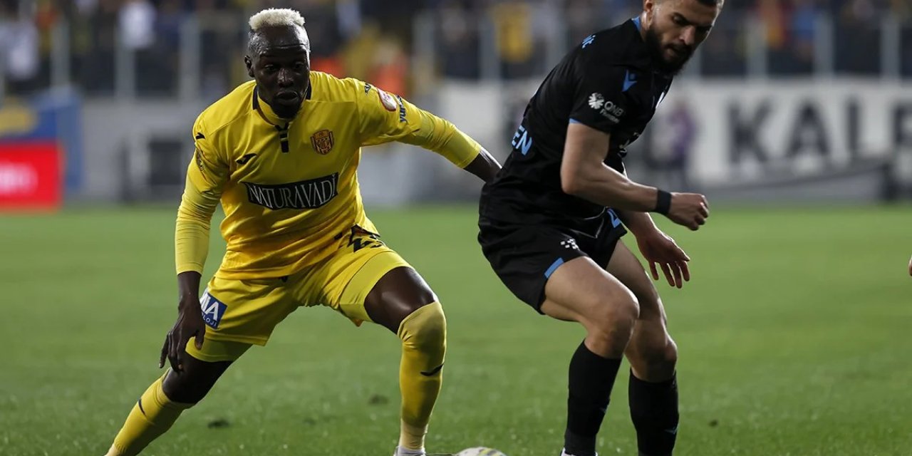 Trabzonspor'dan hem kupaya hem hocaya veda