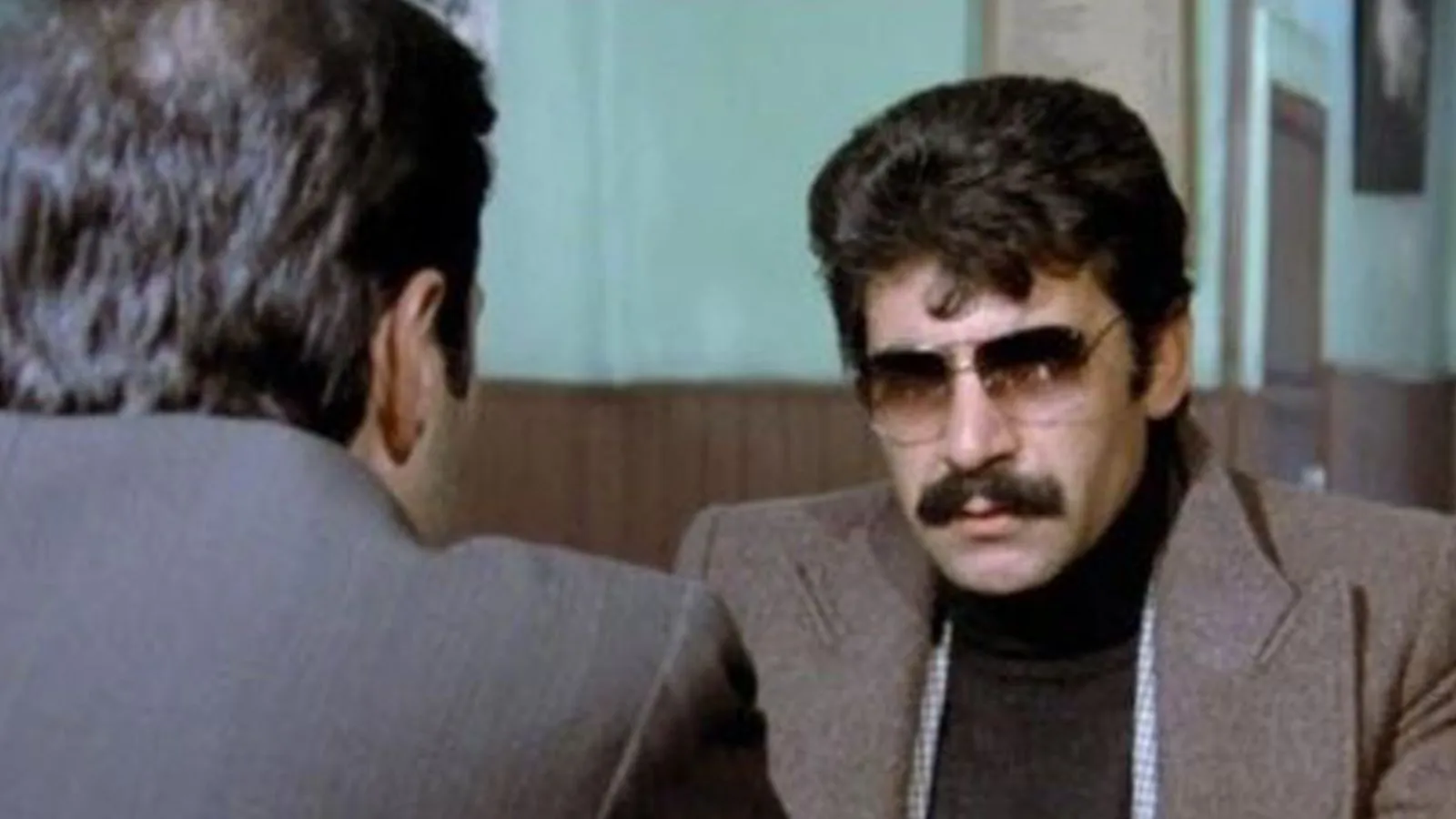 Parmağını kaybedince ünlü oldu! Yeşilçam'ın unutulmaz kabadayısı Hikmet Taşdemir'in son haline bakın