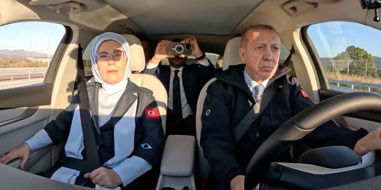 Erdoğan ve eşi Emine Erdoğan'ın Togg içindeki diyaloğu gündem oldu: Bir dakika hanım ya...