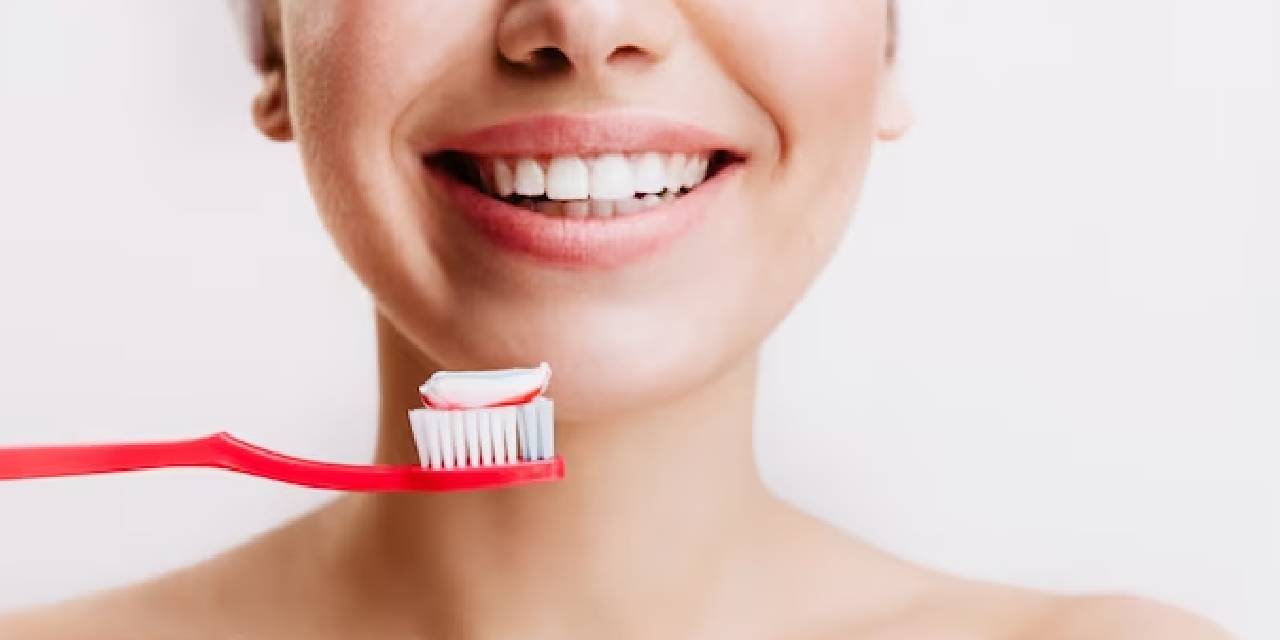 Diş temizliğinde yapılan yanlışlar birçok hastalığa davetiye çıkarabiliyor!