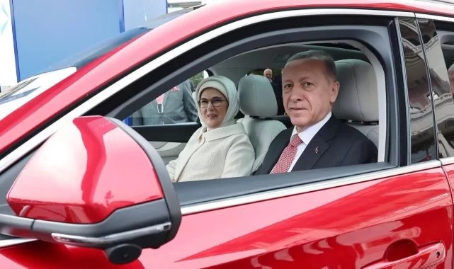 Erdoğan'dan Togg açıklaması: Kırmızı olan tereddütsüz eşimin, parasını da o verdi