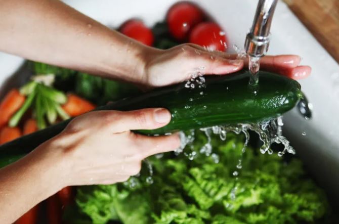 Sizi yataklara düşürebilecek 10 yiyecek! Hiç ummadığınız yiyecekler zehirleyebilir... Uzmanların dikkat edin dediği o liste!