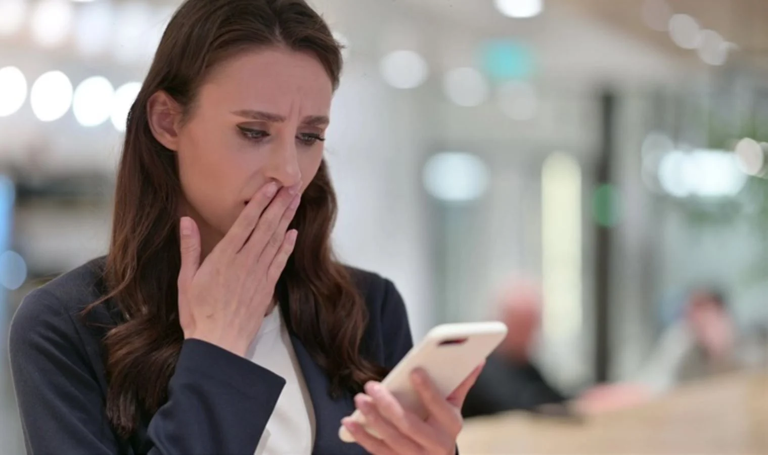 Cep telefonunuz ısınıyorsa, pili çabuk bitiyorsa ele geçirilmiş olabilir. Bu işaretlere dikkat edin sonra pişman olmayın