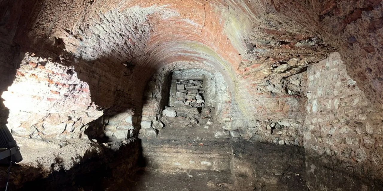 İstanbul'un göbeğinde heyecanlandıran keşif: Tam bin 500 yıllık...