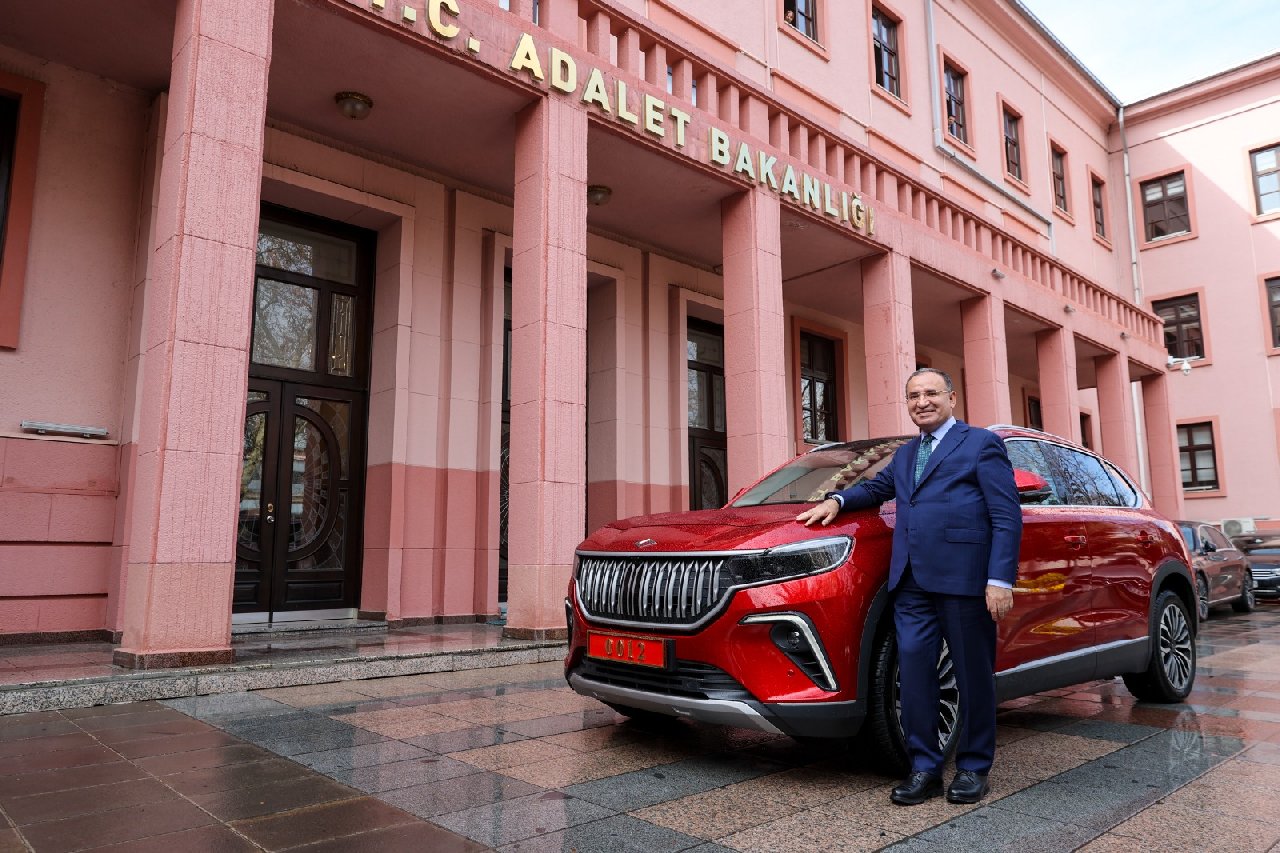 Bakan Bozdağ, bakanlığa Togg ile geldi