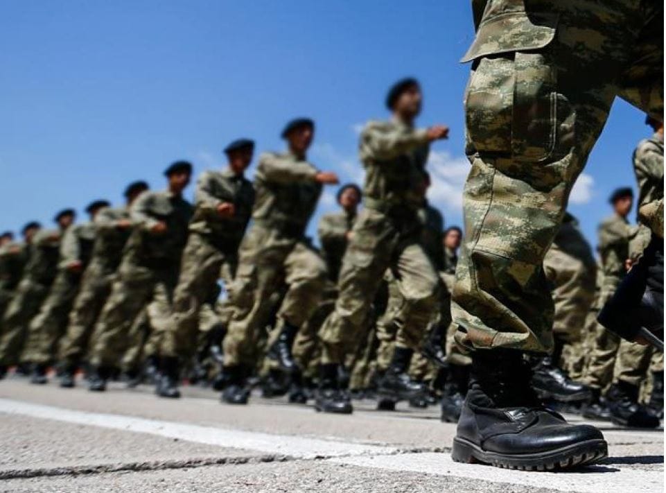 Uyanık bedelliler: 28 günlük askerliğin 10 gününü doğum izninde geçiriyorlar