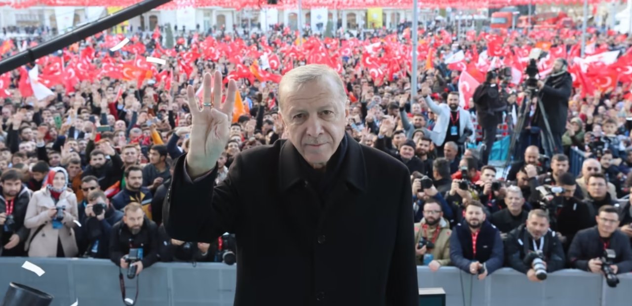 Financial Times, AKP'nin kalesinden bildirdi: 'Erdoğan'ın tabanı da değişim istiyor!'