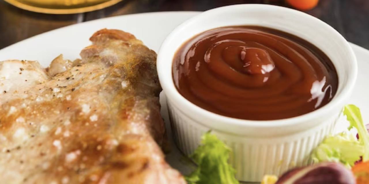 Barbekü sosu severleri evlerine alabiliriz. Patates ve hamburgerin lezzetlisi barbekü sosları evinizde yapmak çok kolay!