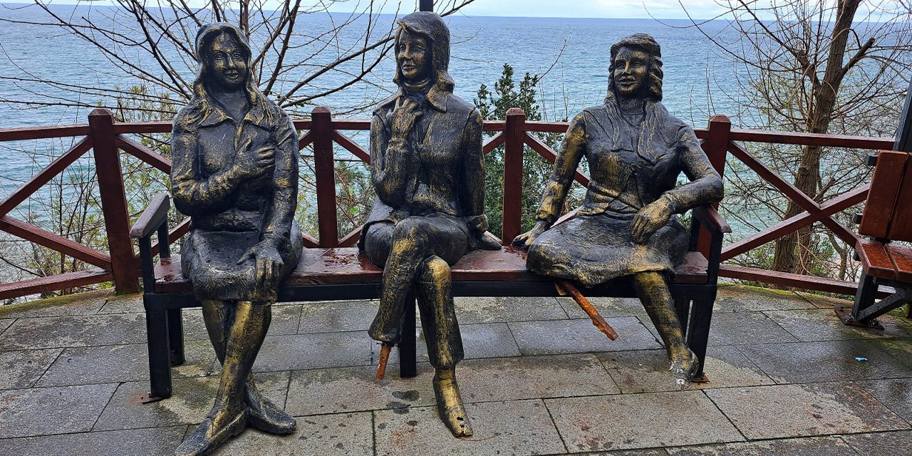 Dört kez saldırıya uğrayan 'Üç Kız' heykeli için yeni karar