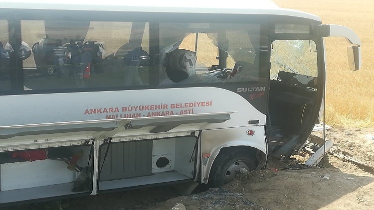 Ankara'da yolcu midibüsü şarampole düştü: 1 ölü, 23 yaralı