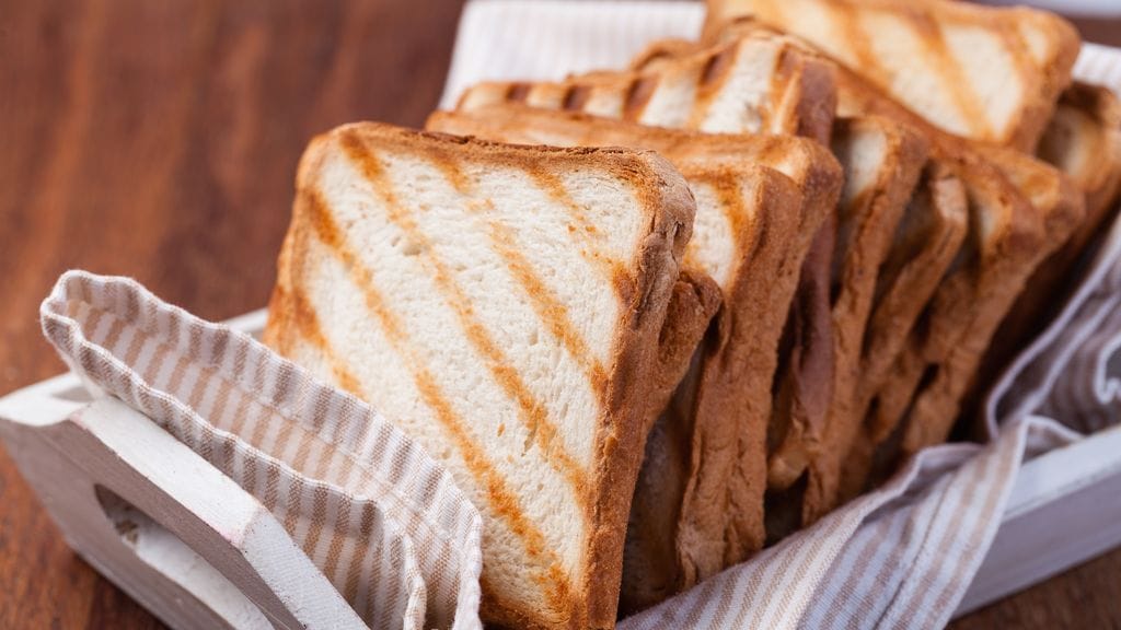 Diyet listelerinde neden hep kızarmış ekmek bulunur? Ekmek kızarınca zayıflatır mı?