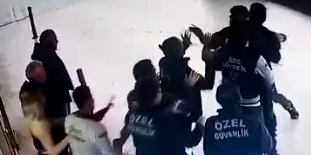 Hastane polisi ve güvenlik görevlilerine saldırı kamerada