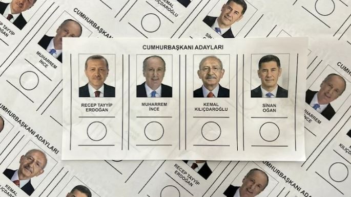 Oy pusulasındaki ilginç ayrıntı! Dikkatli gözlerden kaçmadı... Erdoğan pusulada eski fotoğrafıyla yer alıyor