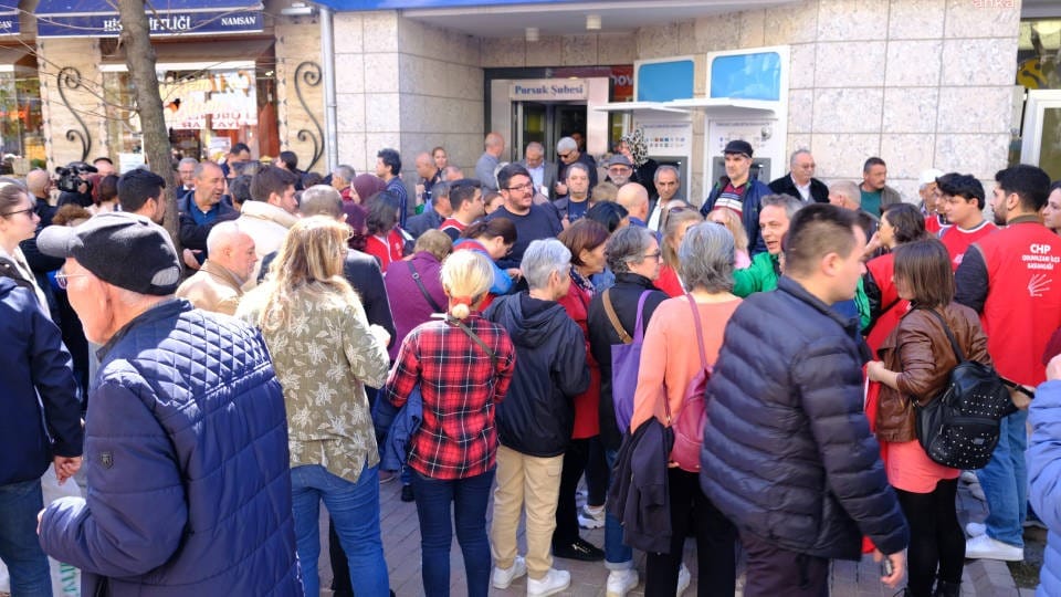 Kılıçdaroğlu'na bağış için kuyruğa girdiler