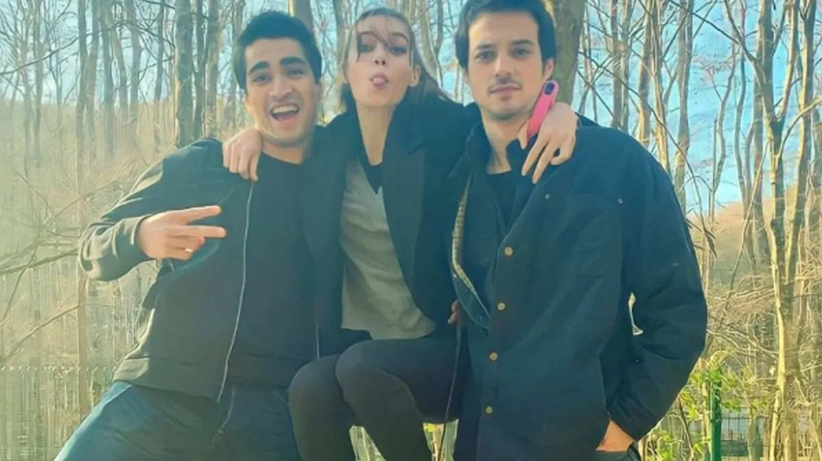 Aşk bitti en yakın arkadışını da bir kalemde sildi