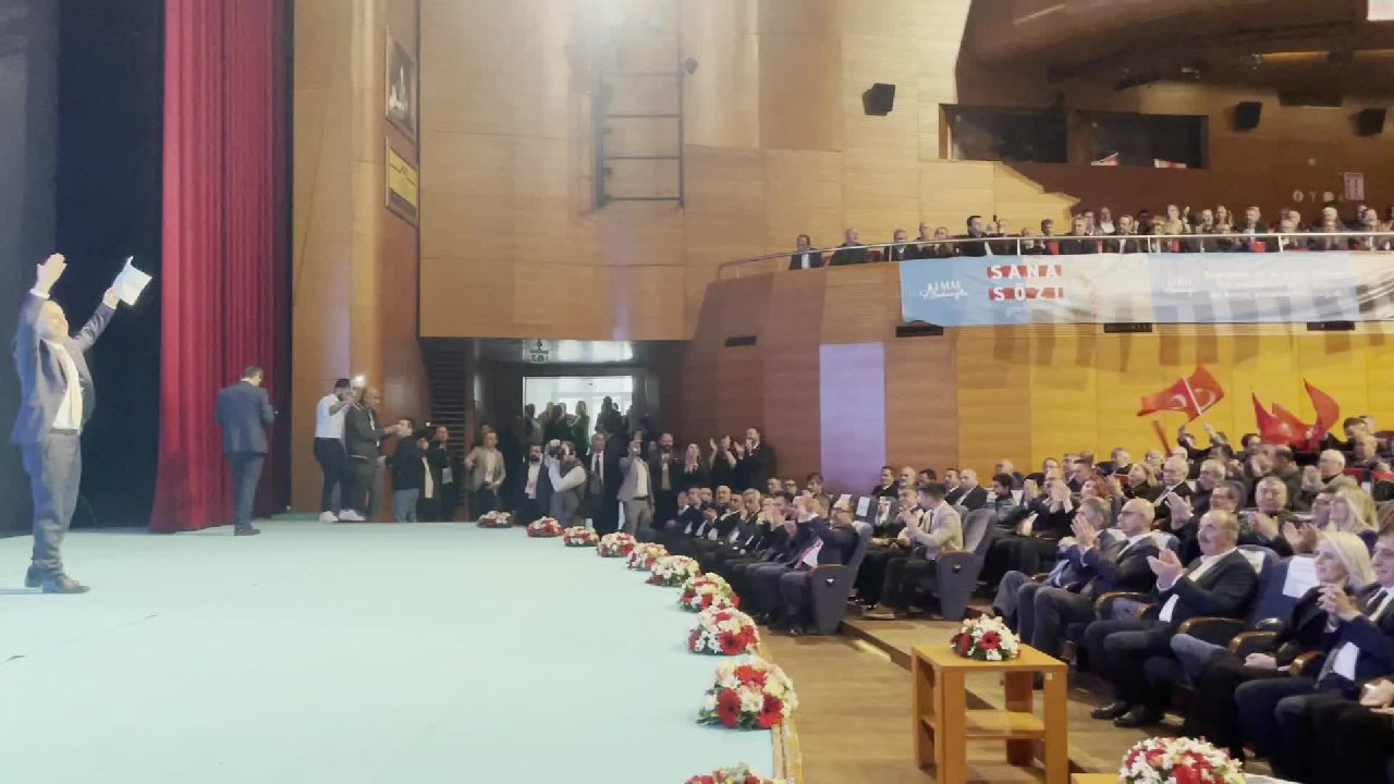 CHP, Bursa'da milletvekili adaylarını tanıttı: Yine baharlar gelecek!