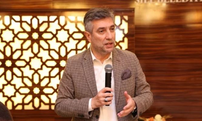 AKP'li başkan pembe gözlükleri taktı: İnsanlar her yerde özgürce yaşıyor. Bazıları Boğaz'da lüks villlarda oturuyor
