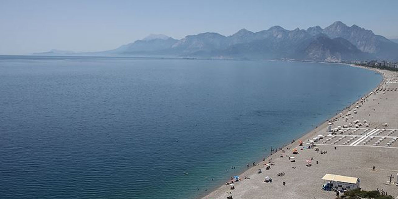 Antalya'da denizin dibindeki tehlike: 'Batıya sürüklenecek'