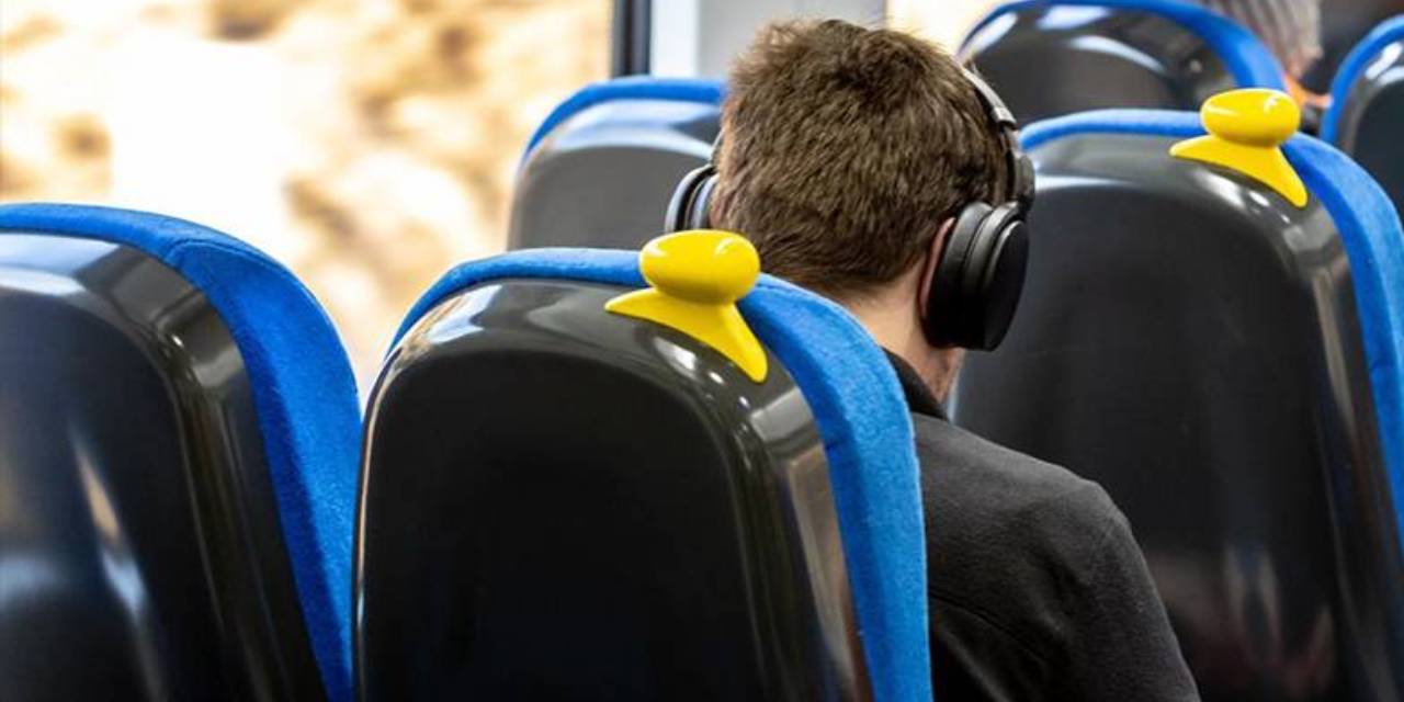 Demiryolu firmasından yolculara 'yetişkin film' uyarısı