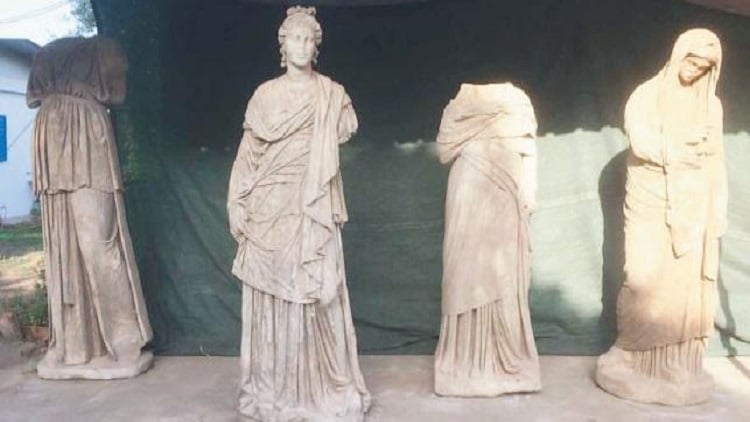 Magnesia Antik Kenti’nde 2 bin yıllık 6 heykel bulundu