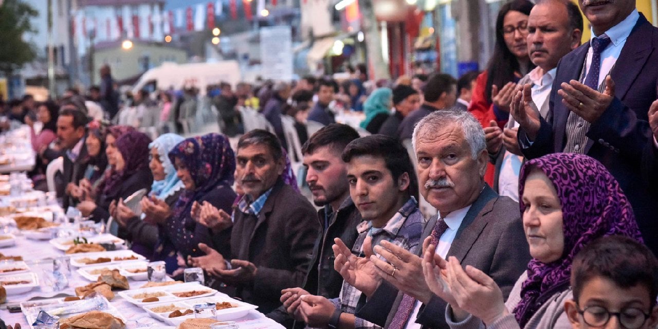 Büyükşehir’in iftar sofrası kurduğu Aladağ’da Ramazan bereketi ve huzuru yaşandı
