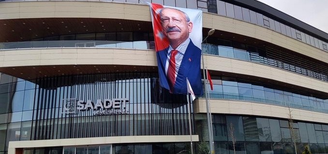 Saadet Partisi Genel Merkezi'ne Kılıçdaroğlu'nun posteri asıldı
