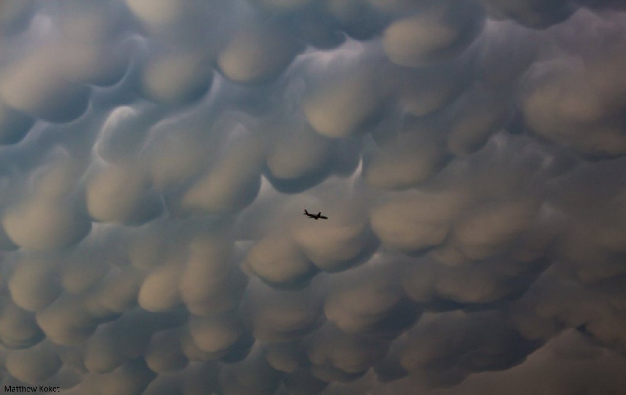 İstanbul'da ender görülen mammatus bulutları oluştu.