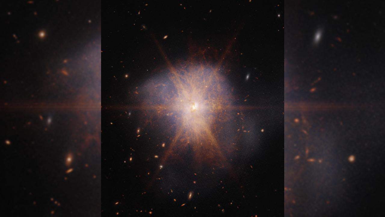 700 milyon ışık yılı uzakta iki galaksi çarpıştı.İki galaksinin çarpışması 1 trilyon Güneş’ten daha parlak bir patlama yarattı