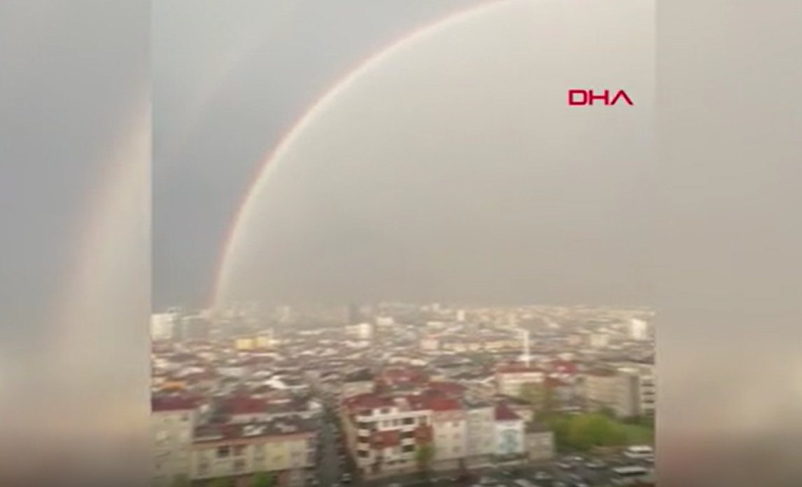İstanbul'da oluşan gökkuşağı büyüledi