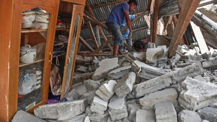 Endonezya'da deprem: 14 ölü, 162 yaralı