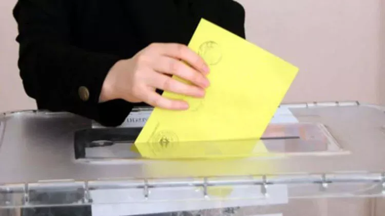 Oy pusulasında mühür diğer adaya bulaşırsa oy geçersiz olur mu?