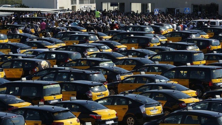 İspanya'da taksiciler greve çıktı