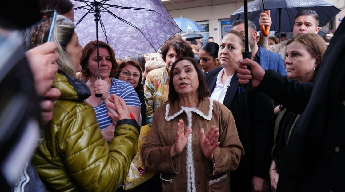 Selvi Kılıçdaroğlu, et kuyruğundan paylaştı: Onları rahatsız etmemek için ziyaretimi kısa tuttum