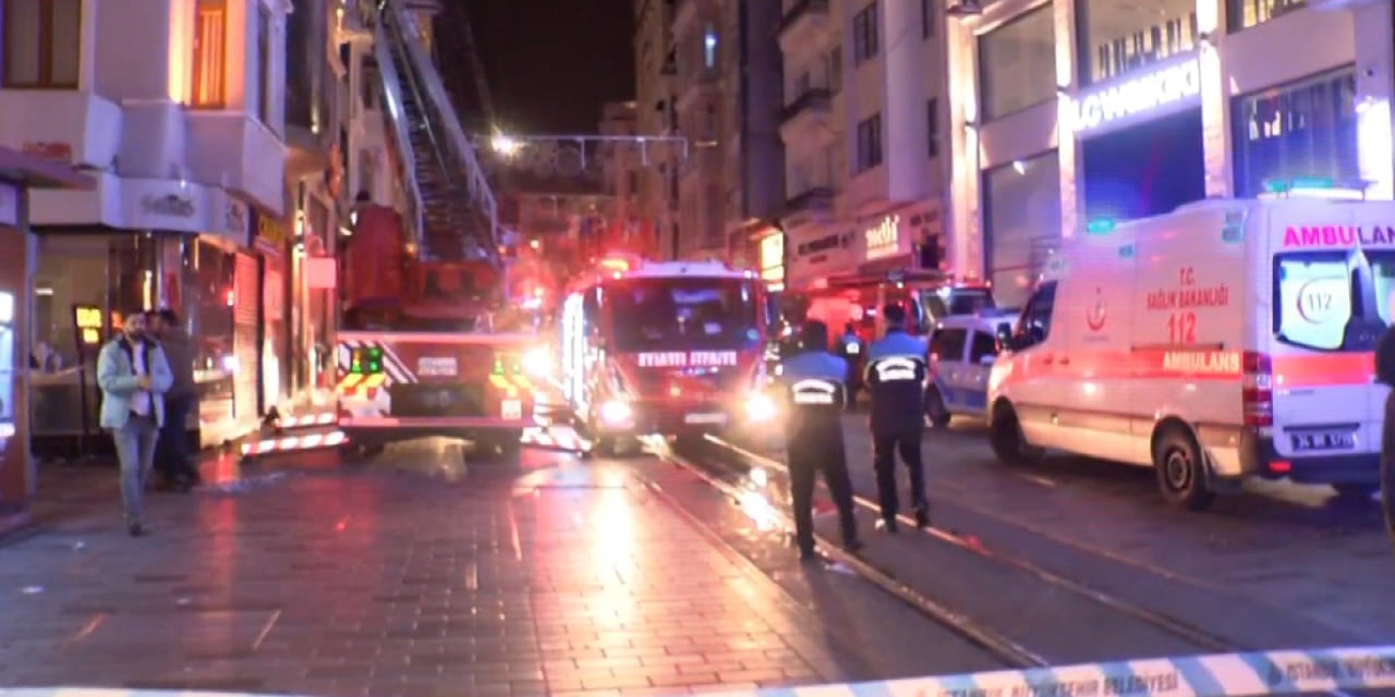 Taksim Meydanı'nda 6 katlı otelde yangın; tadilat yapan işçileri itfaiye kurtardı