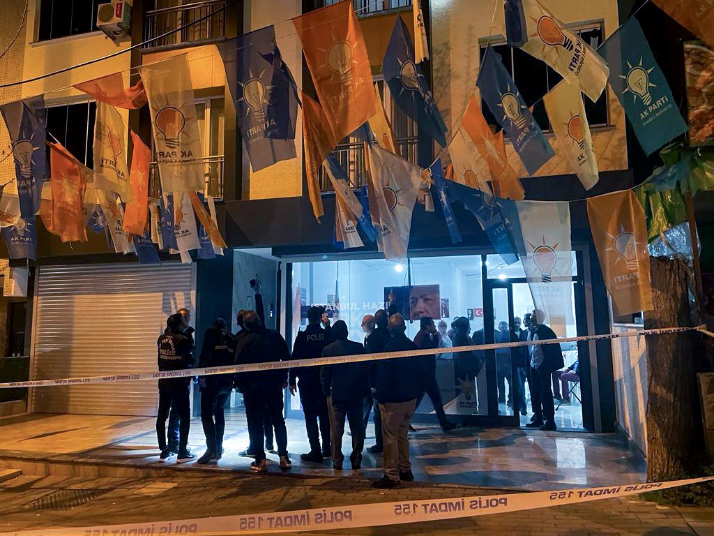 AKP Bahçelievler irtibat bürosuna saldırı girişimi