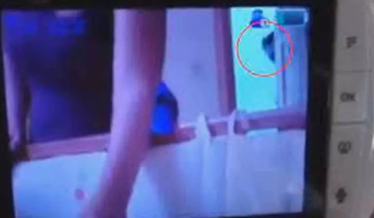 Karısının ihanetini bebek telsizinin monitörü saniye saniye ele verdi!