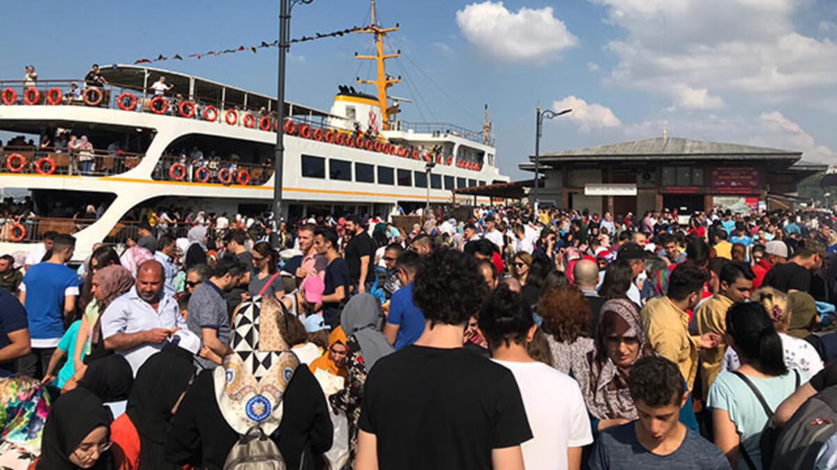 Eminönü'nde izdiham yaşanıyor