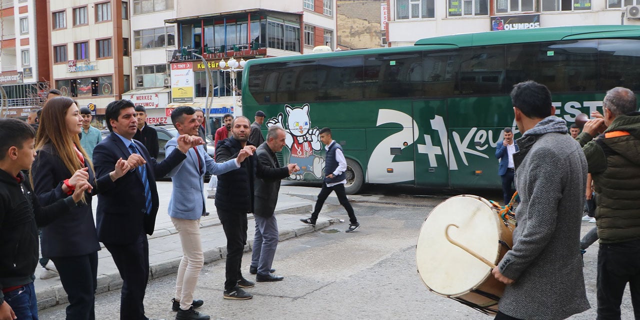 5 Şehire Otobüs Seferi Başlatıldı, Halaylarla Karşıladılar