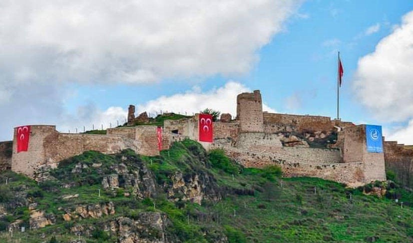 Kastamonu Kalesi'ne MHP Bayrağı Asıldı