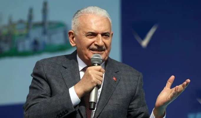 Binali Yıldırım söyleyeceklerini karıştırdı: Bu seçim istiklal... isti... bu seçim işgalcilere karşı...