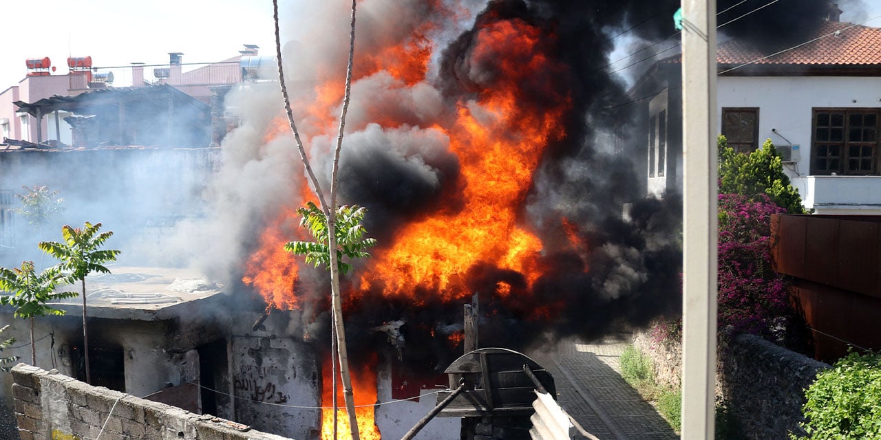 Antalya'da Şüphe Dolu Yangınlar: Her Hafta Alevler Yükseliyor