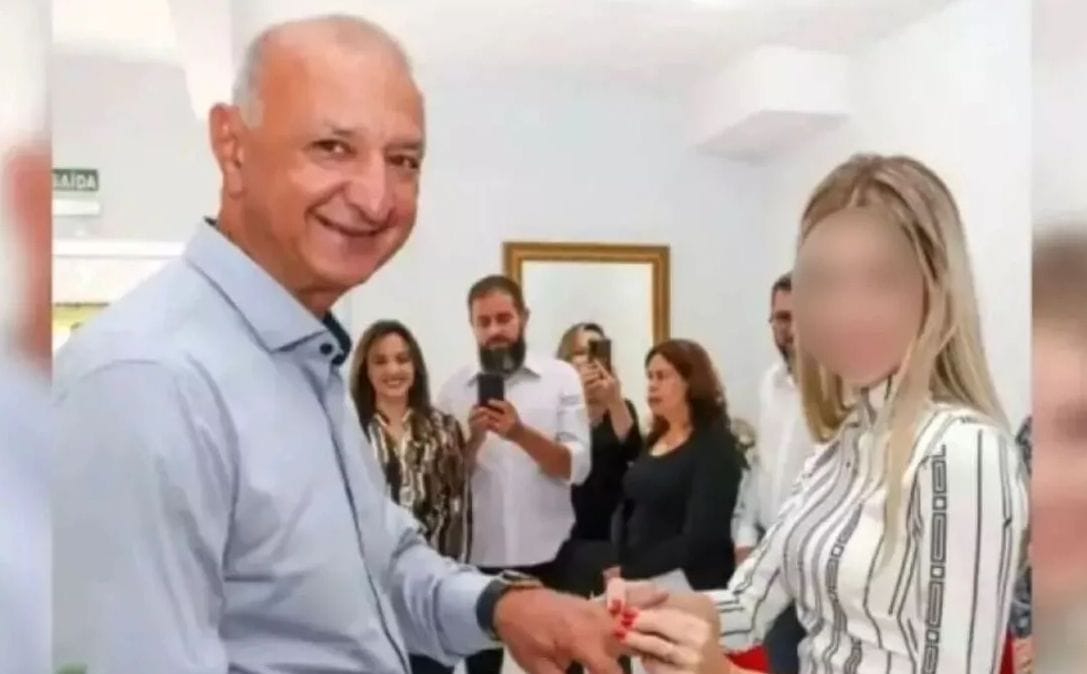 65 yaşındaki Belediye Başkanı 16 yaşındaki kızla evlendi! Kaynanasını da terfi ettirdi