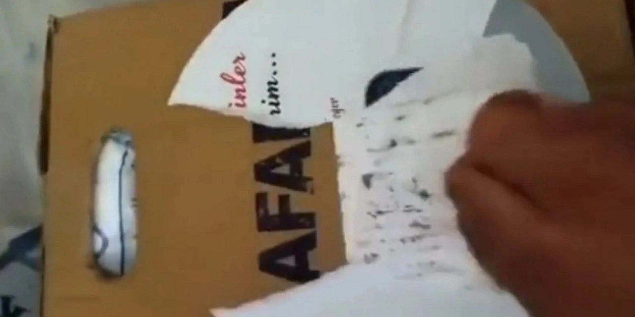 AFAD Kolilerine Bu Kez AKP Logosu Yapıştırıldı!