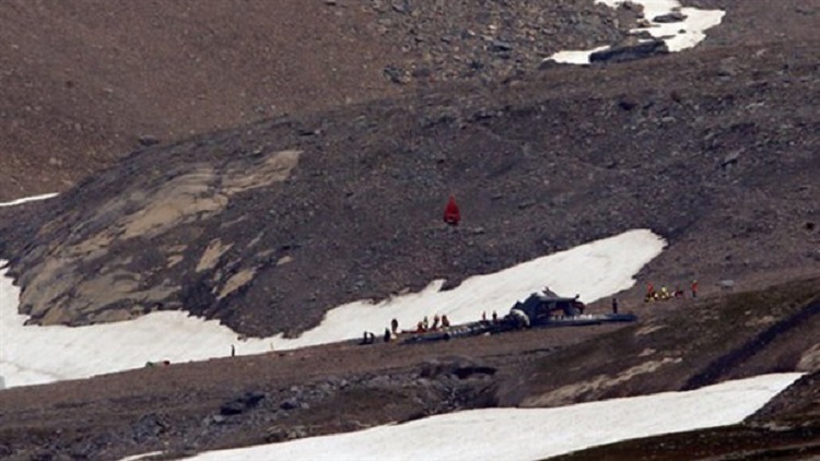 Alp Dağları'nda uçak düştü: 20 ölü
