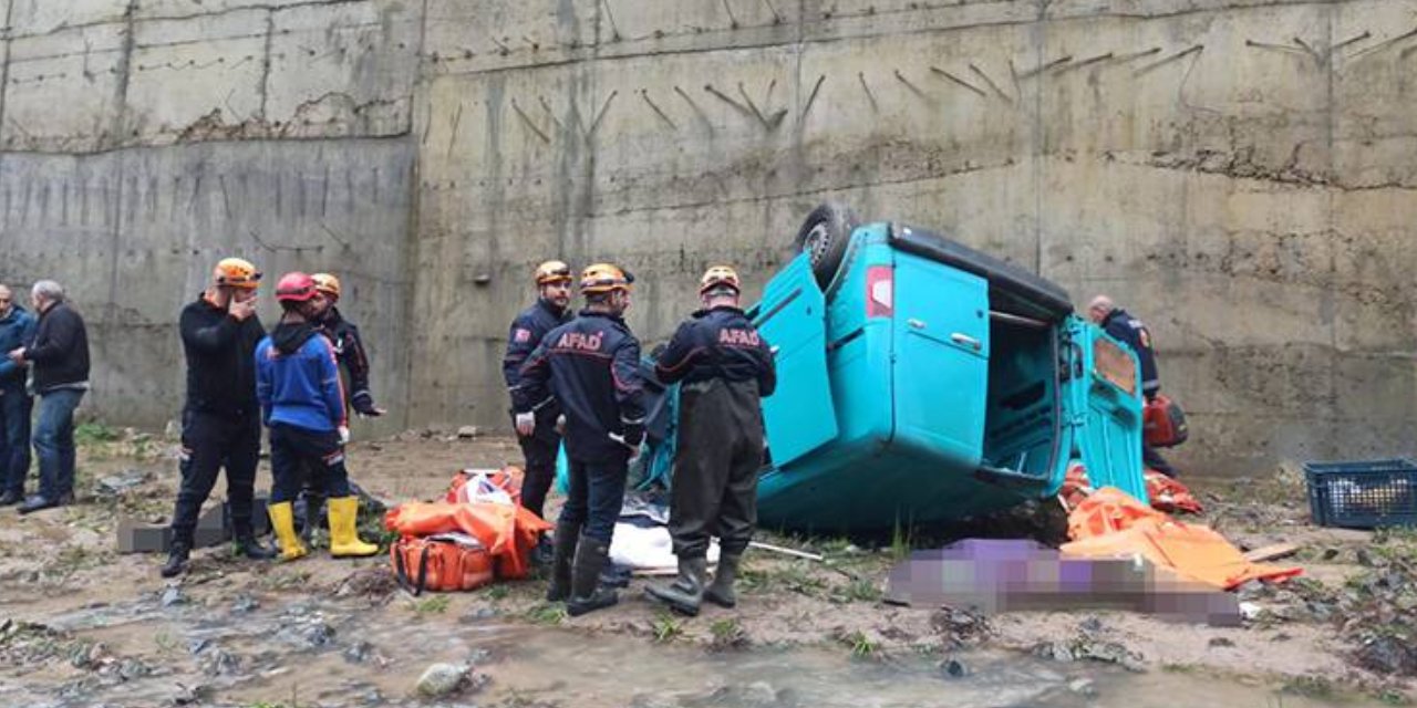 Araç Dereye Düştü: 4 kişi öldü, 1 kişi yaralandı