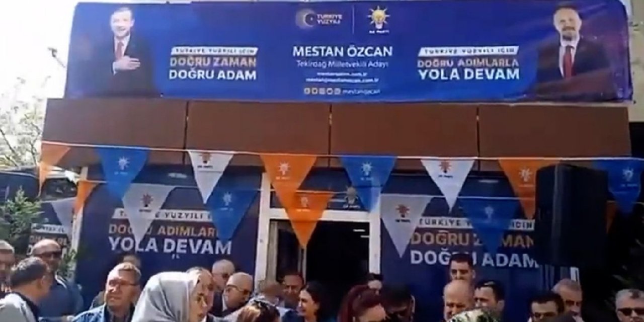 AKP'nin seçim bürosu açılışında Davutoğlu'na bestelenen şarkı çalındı
