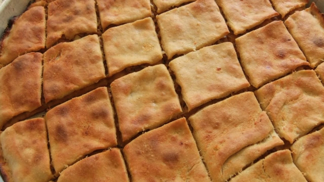 Kömbe nedir, nasıl yapılır. Çıtır çıtır kömbe kaç dakikada pişer. Peynirli kömbe malzemeleri neler? 5 dakikada hazırlanan kömbe