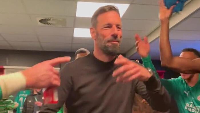 PSV kupaya uzandı; Ruud van Nistelrooy ve Patrick van Aanholt'un o anları gündem oldu